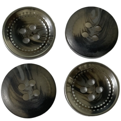 ปุ่มเสื้อโค้ตพลาสติก Faux Horn 4 รู 34L สำหรับเสื้อโค้ตสตรี